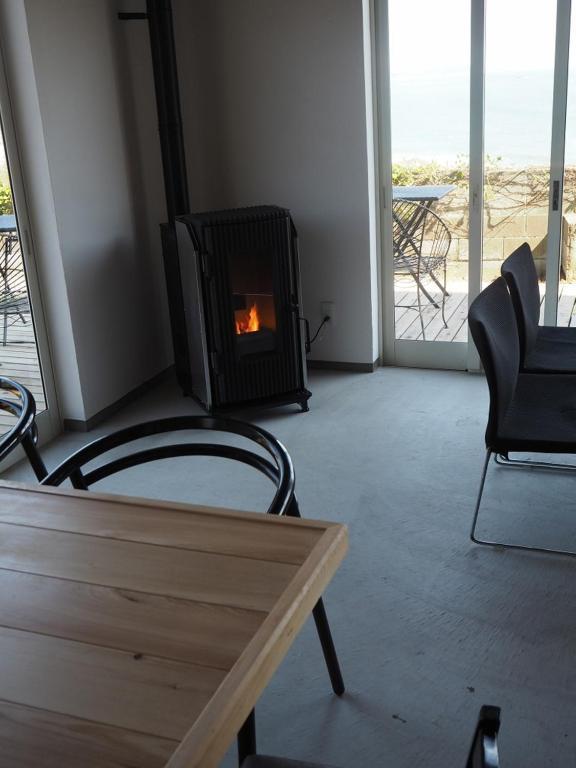 Guesthouse ＆ Beach Cafe Fuego Hyuga ภายนอก รูปภาพ
